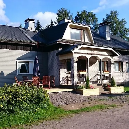 Metsaeniityn Tuvat Gasthof